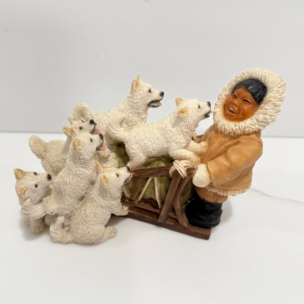 VTG 1995 Signed Castagna Resin Figurine "Laughing Eskimo with Dogs" Sled Italy